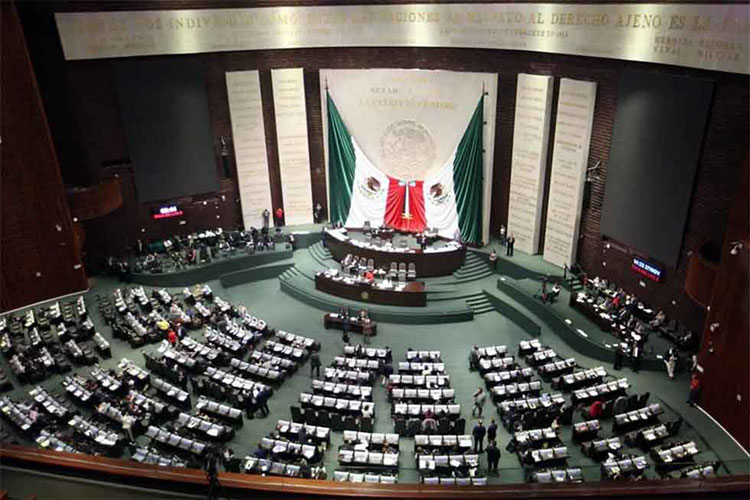 Se dan regalo los diputados