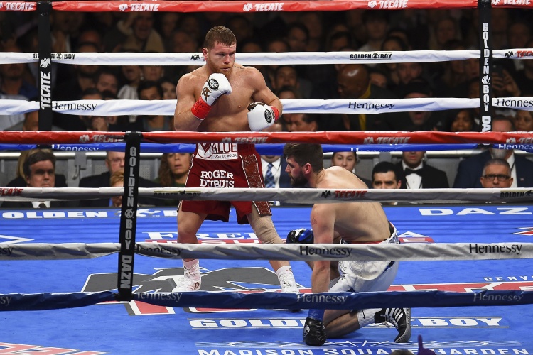 Gana Canelo por nocaut su tercer título mundial