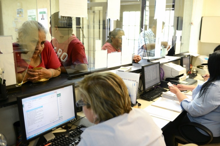 Aprovechan ciudadanos descuento en recargos del Impuesto Predial
