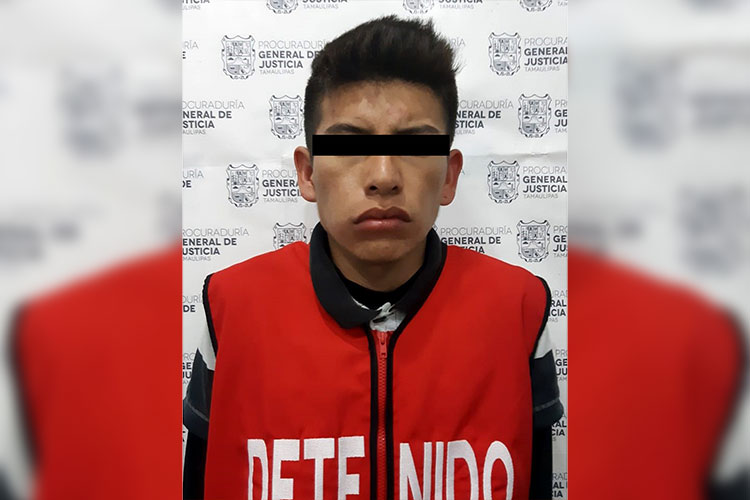 Detienen a dos con auto robado