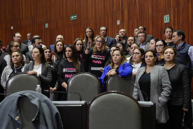Aprueban primer presupuesto del PEF 2019 a AMLO entre reclamos