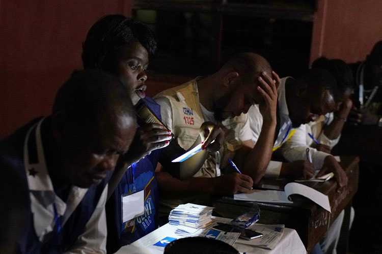 Congo cuenta los votos de sus presidenciales tras demoras
