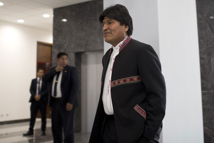 Evo Morales se distancia del mar y de una nueva reelección