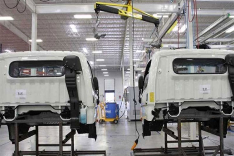 Caen producción y exportación de autos en México, en noviembre