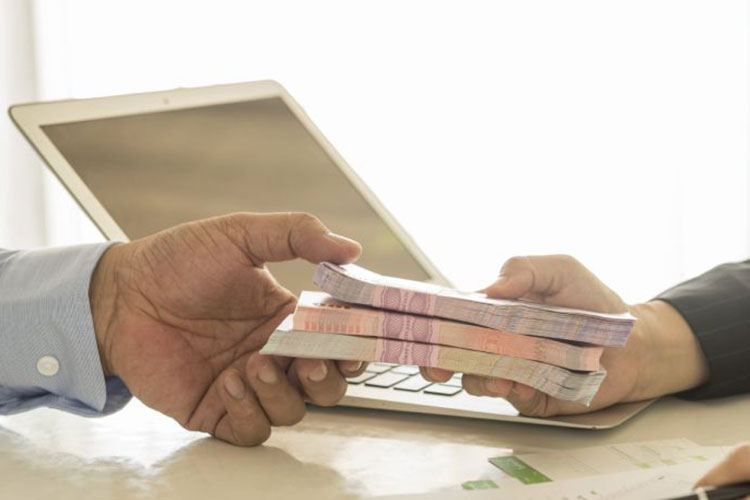 Egipto absuelve a 43 empleados de ONG de financiación ilegal
