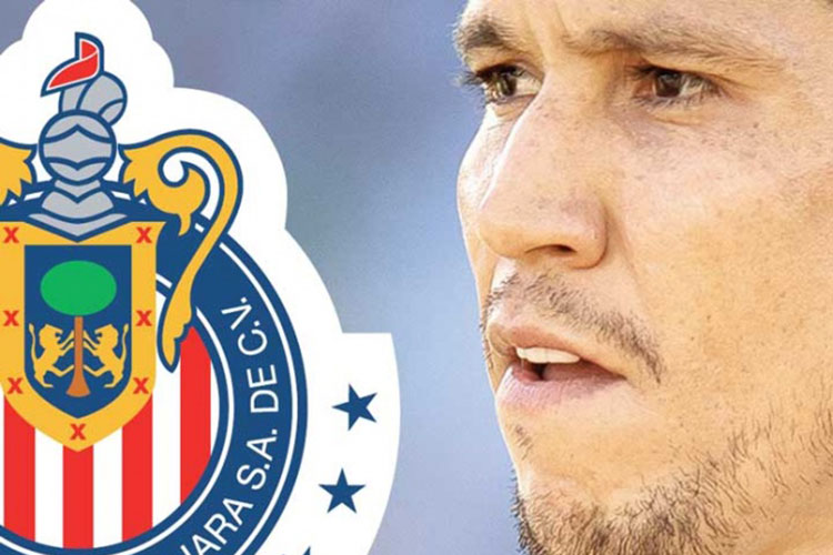 Jesús Molina firma con Chivas, pese a que su corazón es águila