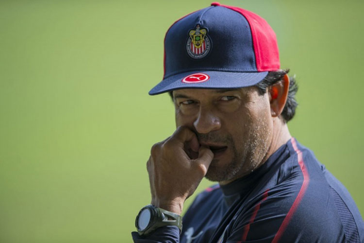 Chivas le da otra oportunidad a Cardozo