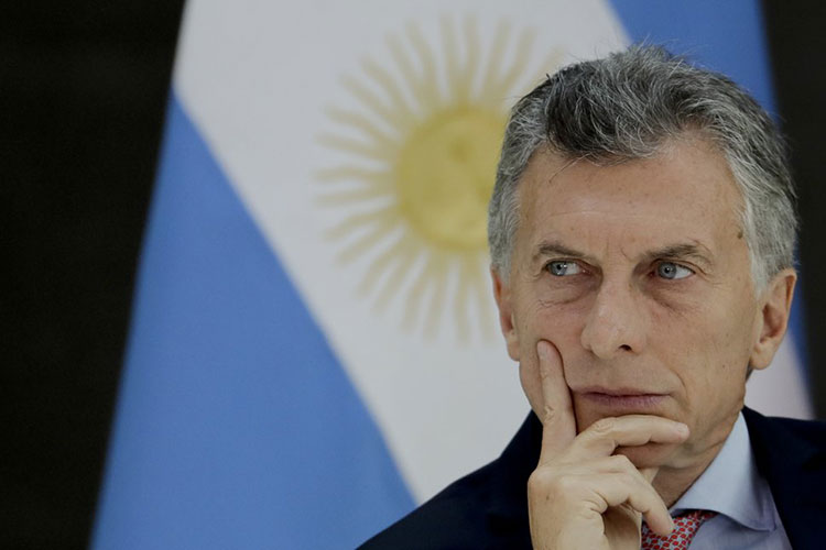 Macri busca reelección en crisis y con Fernández como rival