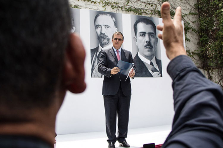 En migración, no seremos candil de la calle y oscuridad de la casa: Ebrard