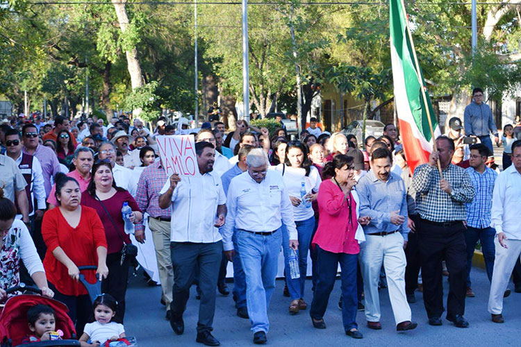 Festeja Morena llegada de AMLO a Presidencia con marcha