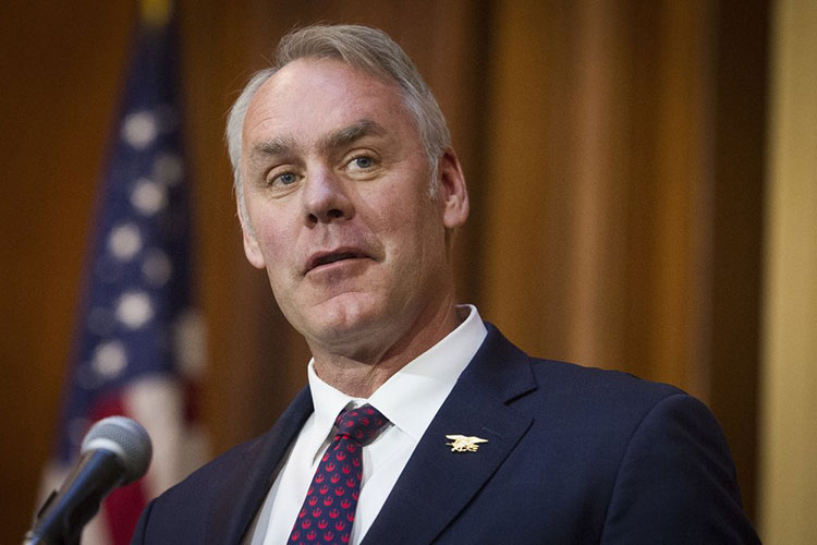 Trump anuncia salida del secretario del Interior Ryan Zinke