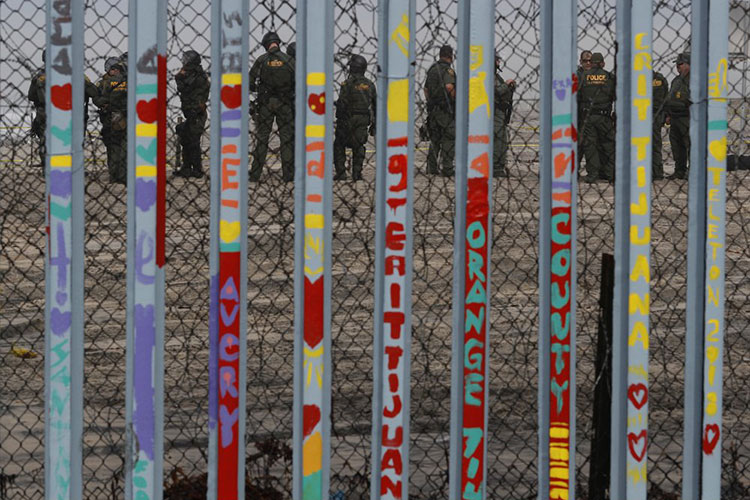Trump: militares podrían construir el muro fronterizo