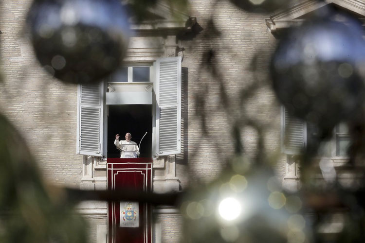 Papa celebra Navidad con una misa en Basílica de San Pedro