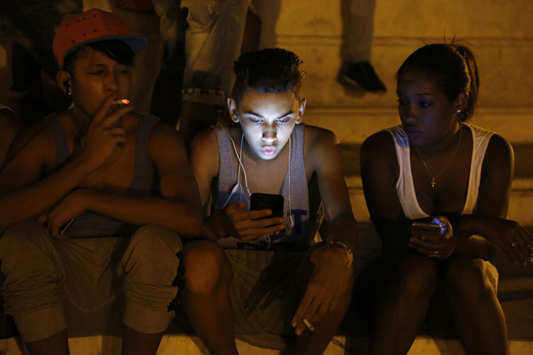 Cuba comienza a brindar servicio de datos para celulares