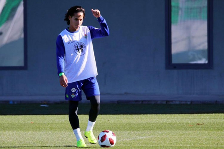 Lainez prepara su debut; ya entrena con el Betis