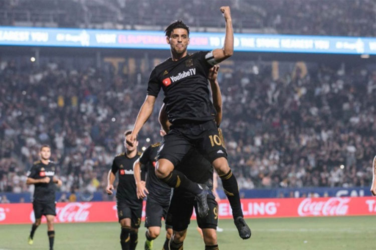 Carlos Vela, en la mira del Barcelona