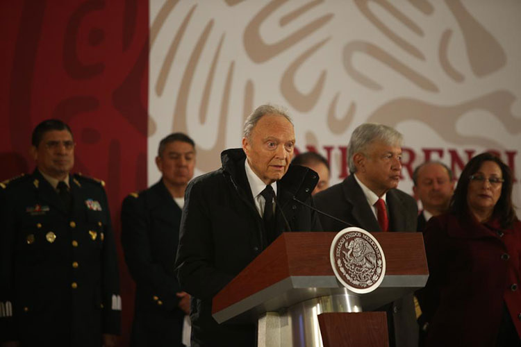 Vía judicial a tres ex funcionarios de Pemex: PGR