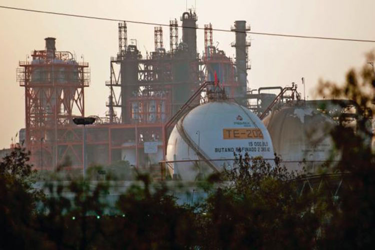Estalla en Pemex otro escándalo de corrupción