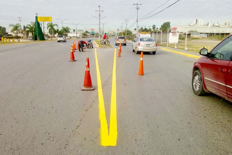 Pintan división de carriles en Calzada de los Héroes