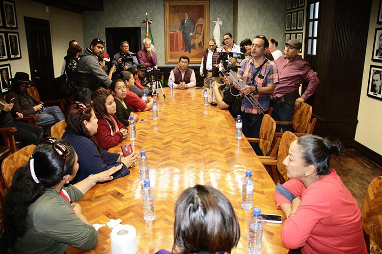 Interviene Mario López como mediador en conflicto de maquiladoras