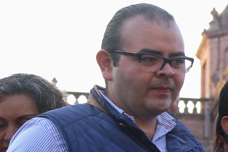 Detienen al hijo del ex gobernador de Michoacán