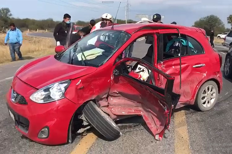 Se accidentan potosinos en carretera a Matamoros