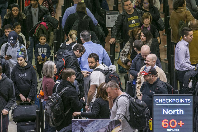 Largas demoras en aeropuerto de Atlanta por cierre federal