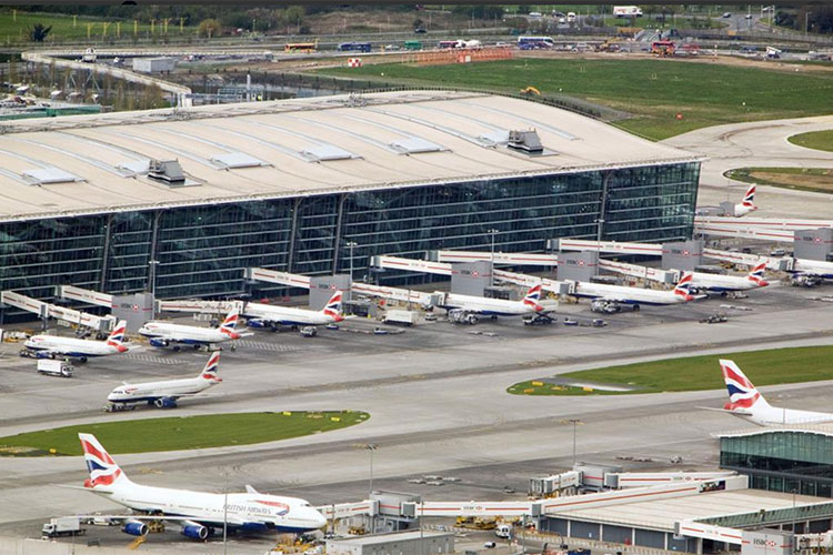 Aeropuerto de Heathrow en Londres suspende vuelos tras avistamiento de un drone