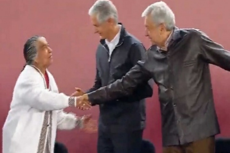 Busca López Obrador llegar a 8.5 millones de apoyos a adultos mayores