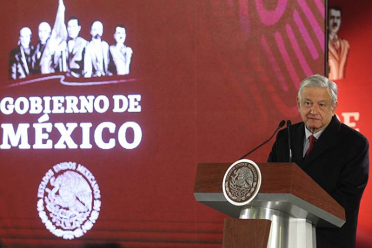 López Obrador anuncia la contratación de dos mil conductores de pipas