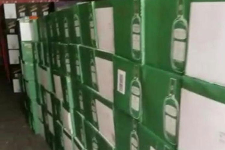 Decomisan 10 mil botellas de whisky