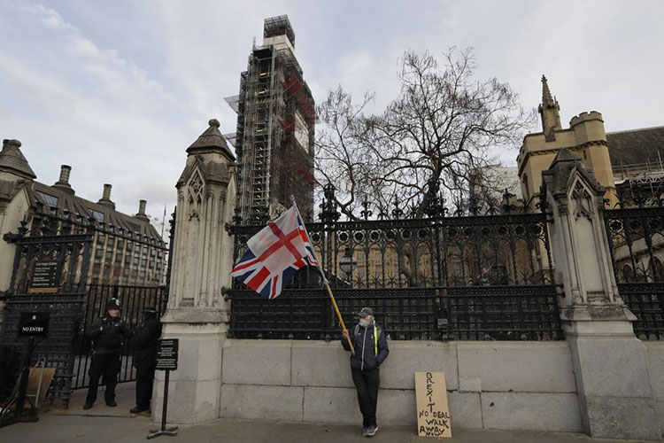May presenta plan B para Brexit con pocos indicios de avance