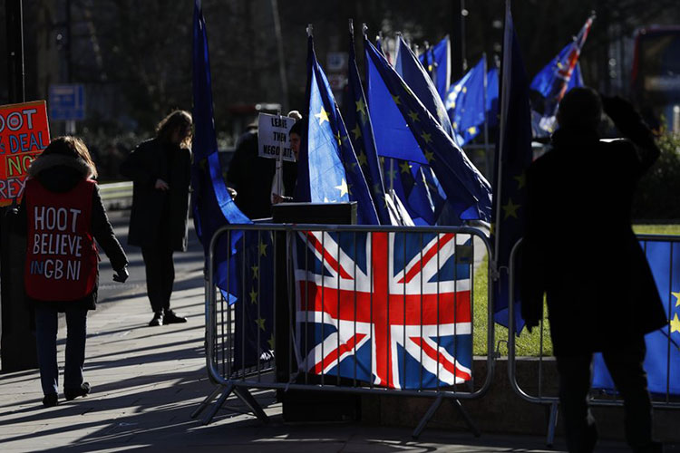 May busca cambios en pacto Brexit pero UE se mantiene firme