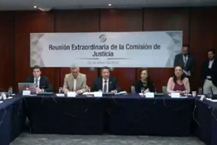 Comisión del Senado aprueba lista de idóneos para fiscal
