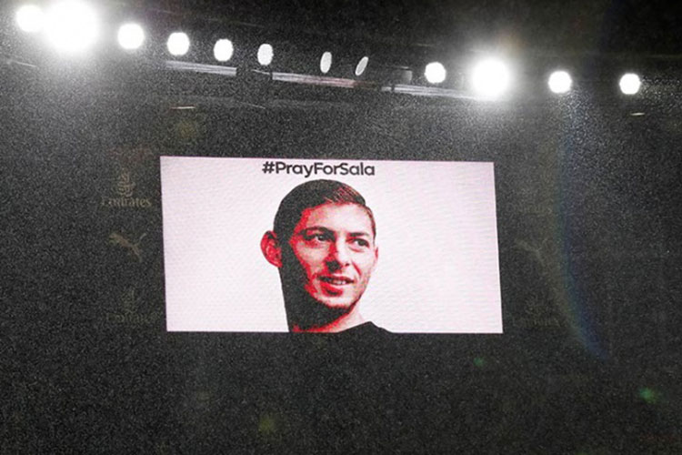 Hallan restos de avión; búsqueda submarina para encontrar a Sala