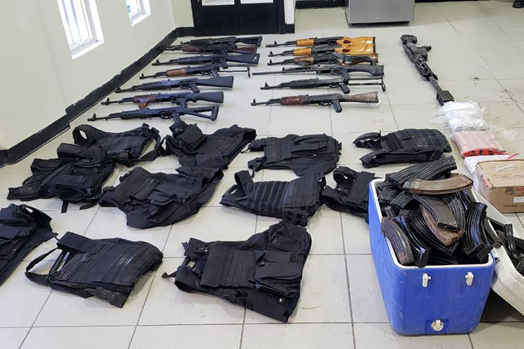 Encuentran armas y droga en Díaz Ordaz