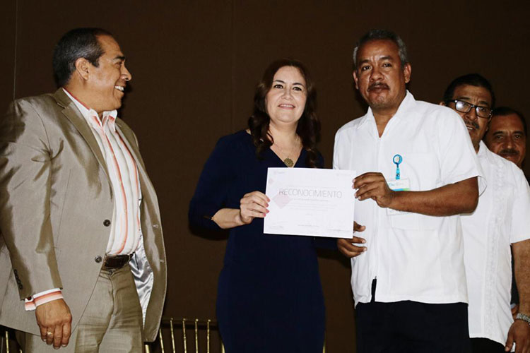 Gobierno de Mario López rinde homenaje a enfermeras y enfermeros de Matamoros