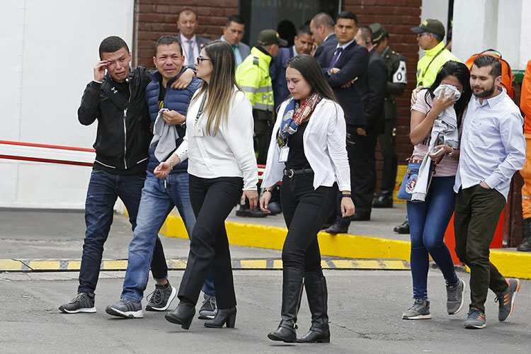 Sube a 21 el número de muertos por coche bomba en Colombia