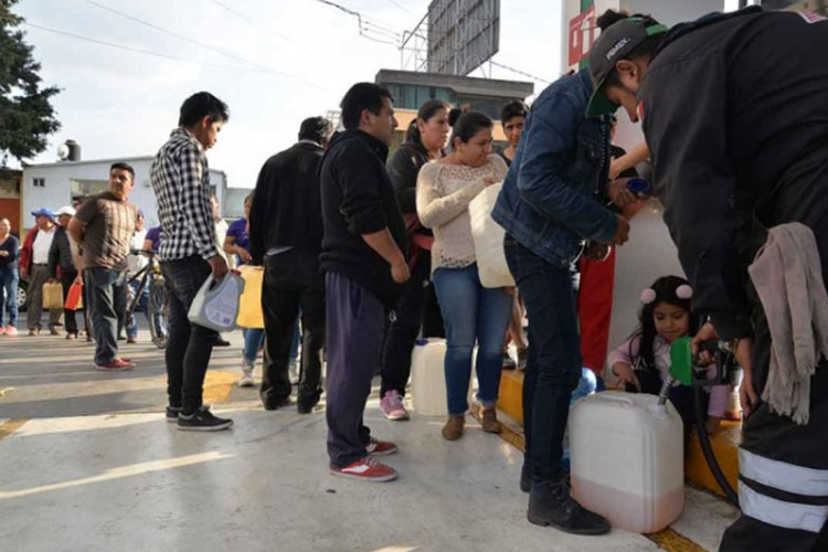 Inicia la semana con desabasto de gasolina en al menos seis estados