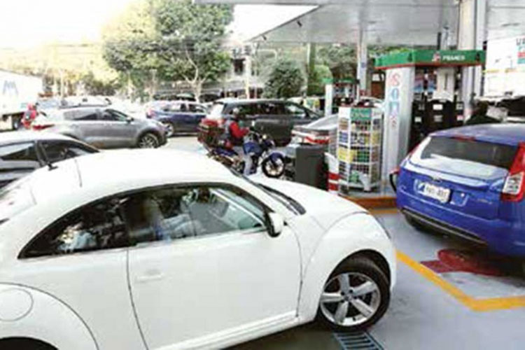 Pagan $850 por un bidón de gasolina