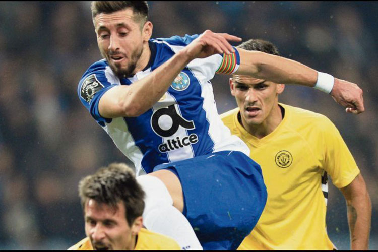 El Porto se afianza  en el liderato