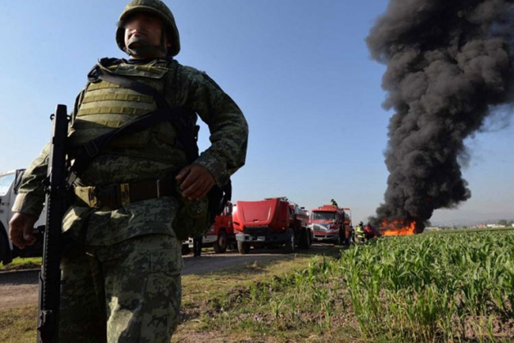 Despliegan a 900 militares en instalaciones de Pemex