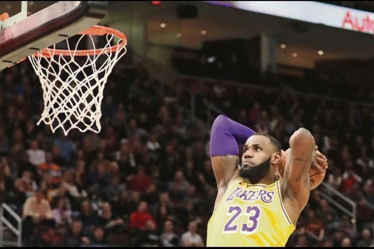 LeBron James, fuera cuatro partidos más por lesión