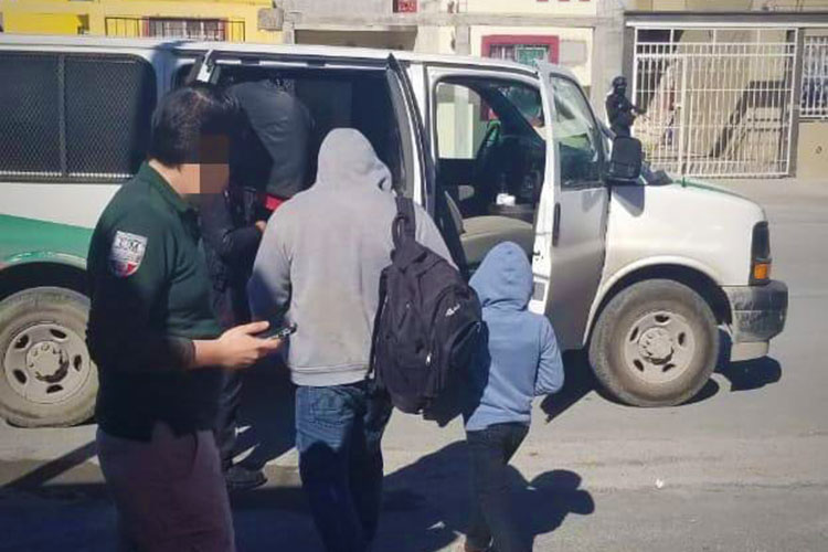 Liberan a 16 migrantes; Esperaban ser llevados a EU