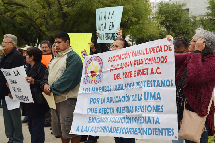 Presionan maestros para frenar Umas en pensiones