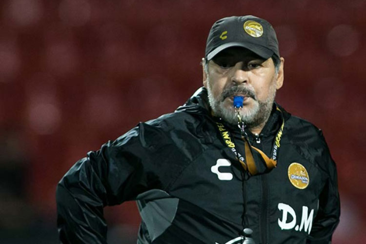 Internan a Maradona, reporta la prensa argentina