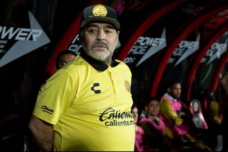 Maradona seguirá como técnico de Dorados: abogado
