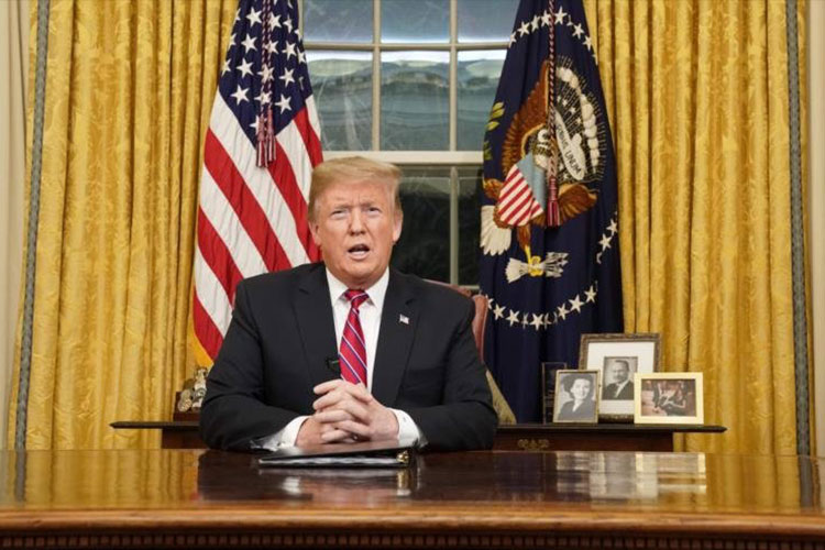 Trump culpa a inmigrantes de “crisis”; Pide 5 mil 700 mdd para muro
