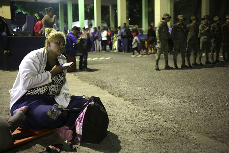 Nueva caravana de migrantes hondureños entra en Guatemala