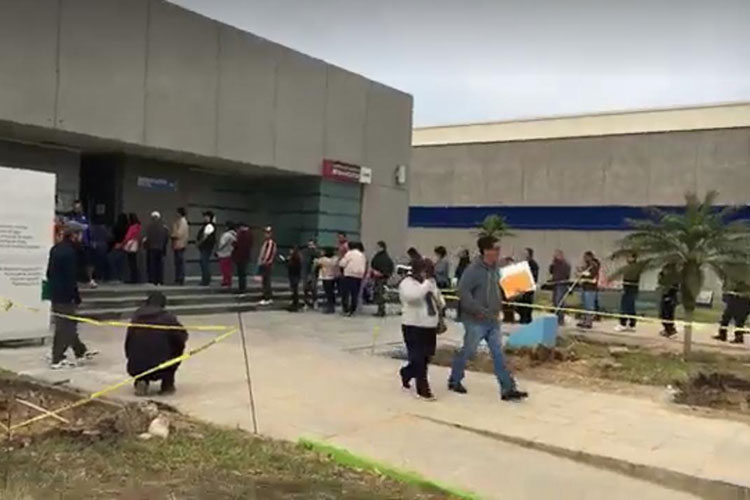 Inicia cobro de placas con largas filas en Tamaulipas